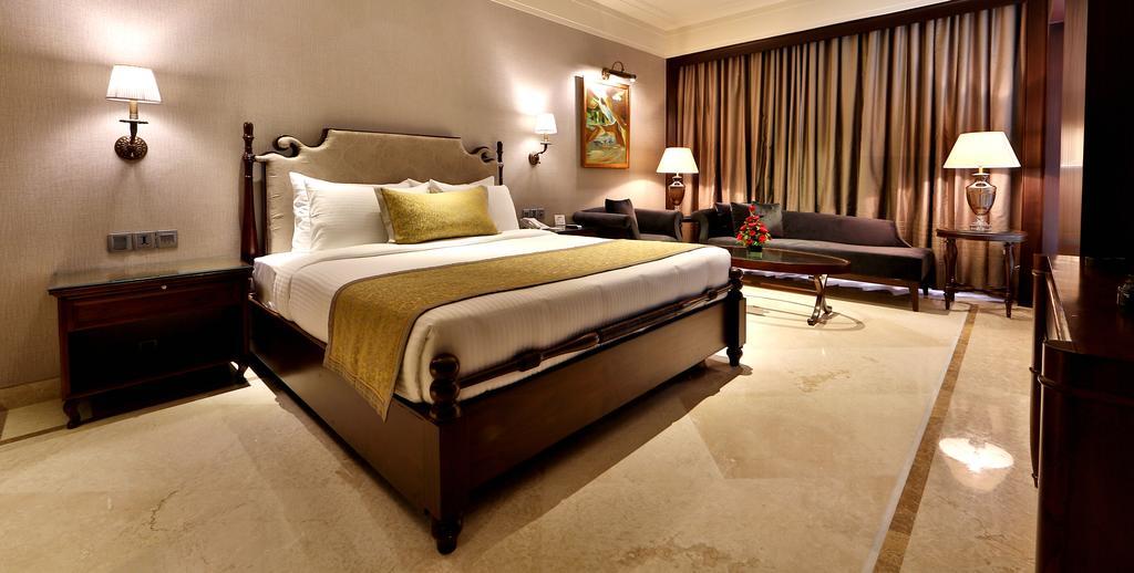 Hotel Maharaja Regency Ludhiana Dış mekan fotoğraf