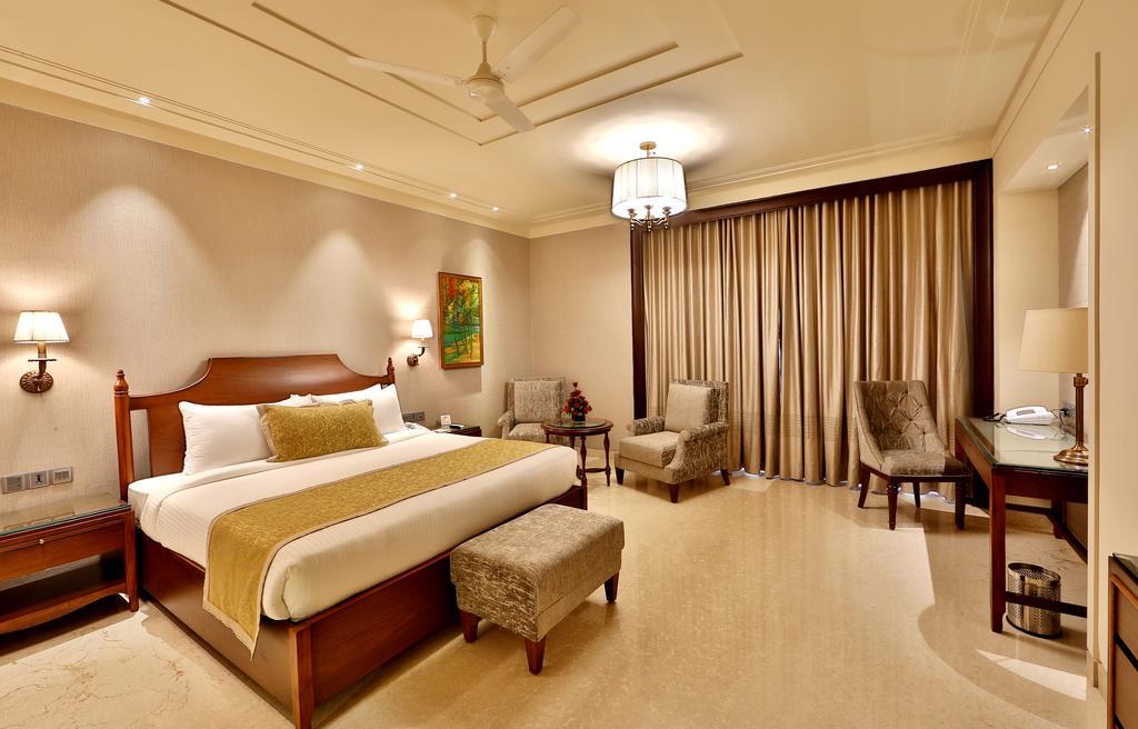 Hotel Maharaja Regency Ludhiana Dış mekan fotoğraf