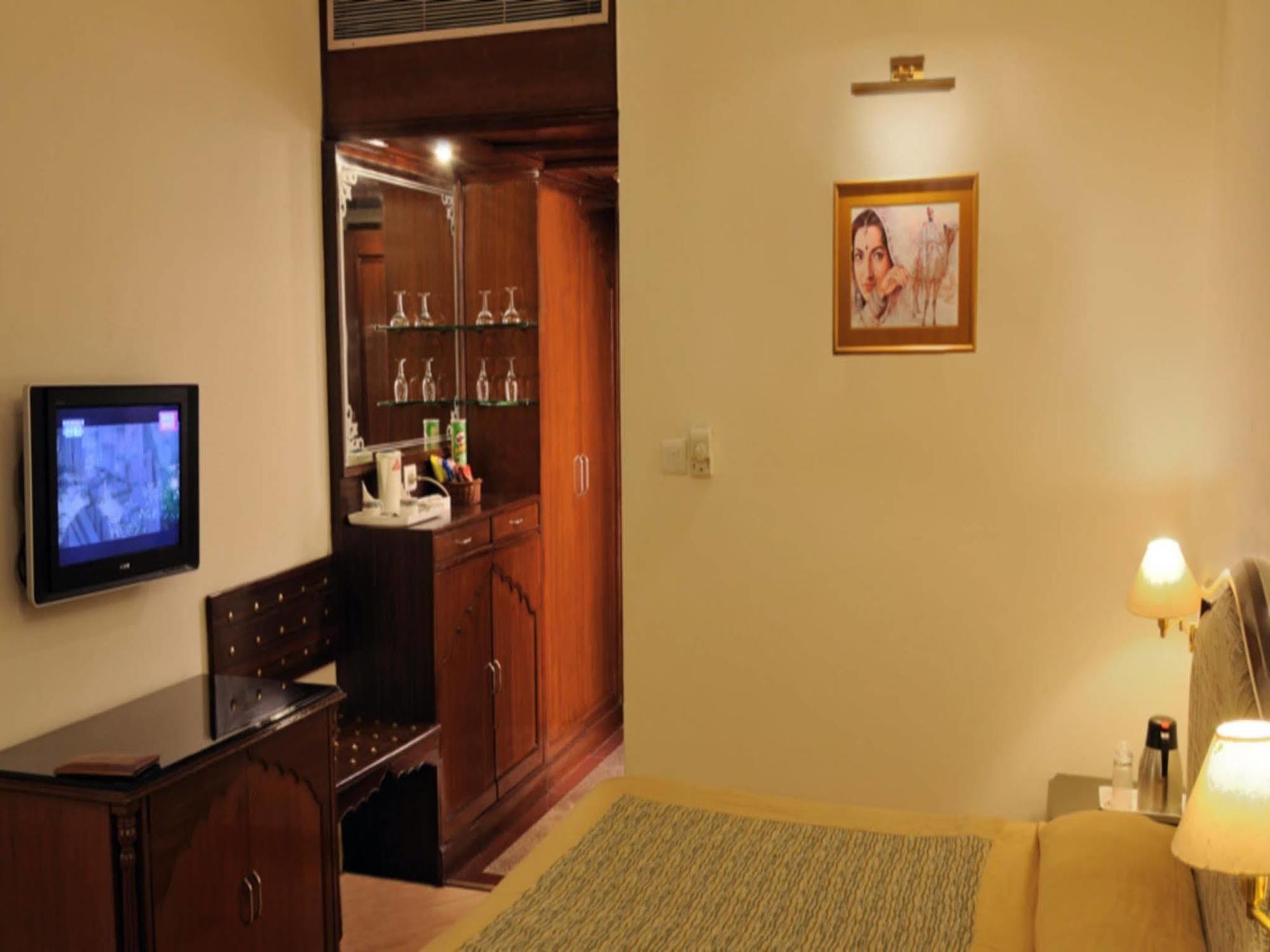 Hotel Maharaja Regency Ludhiana Dış mekan fotoğraf